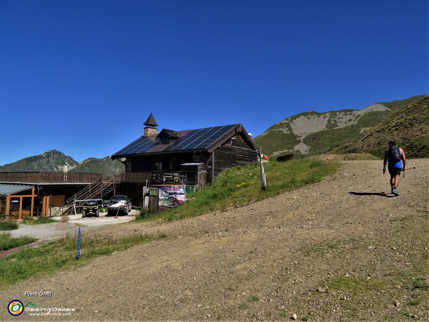 10 Rif. Terrazza Salomon (2085 m) raggiunto seguendo la ripida linea in direttissima della seggiovia .JPG